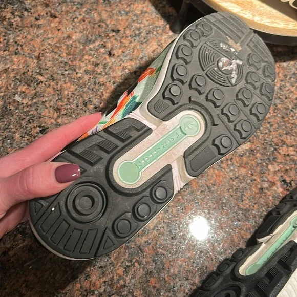 GUC adidas Originals ZX Flux Tropical
Running Sneaker(size 8 men’s) 9.5 women’s - Picture 9 of 10